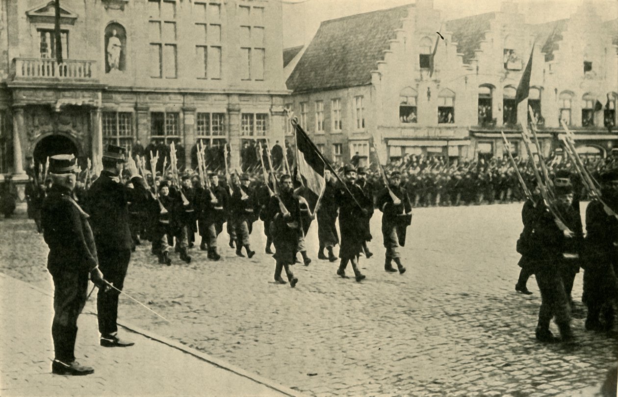 ألبرت الأول من بلجيكا يراجع القوات ، الحرب العالمية الأولى ، 1914 ، c1920. بواسطة غير معروف