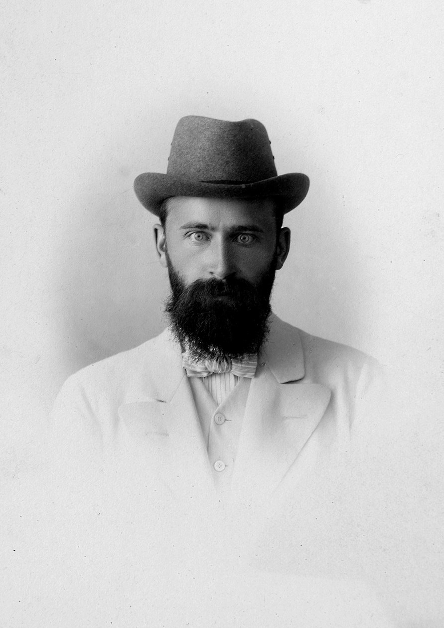 ألكسندر بولونسكي ، ابن الشاعر الروسي ياكوف بولونسكي ، 1910s بواسطة غير معروف