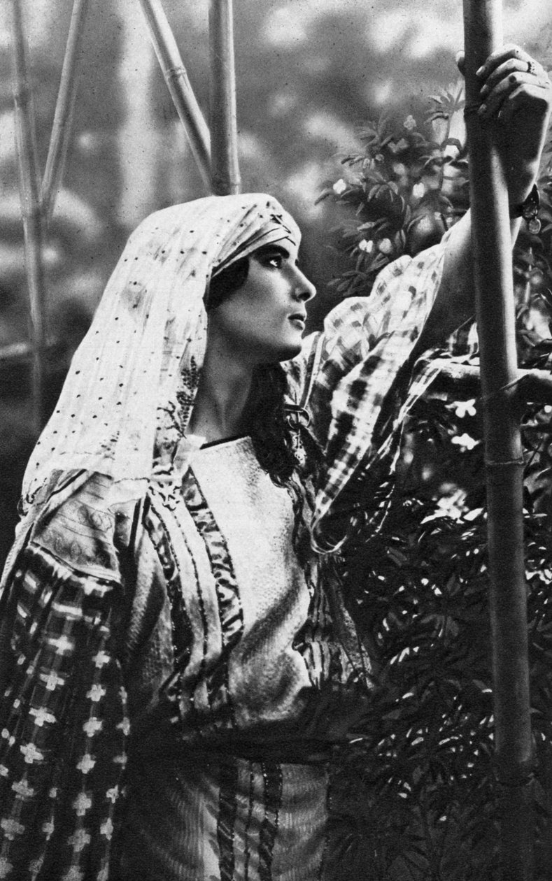 امرأة جزائرية 1922 بواسطة غير معروف