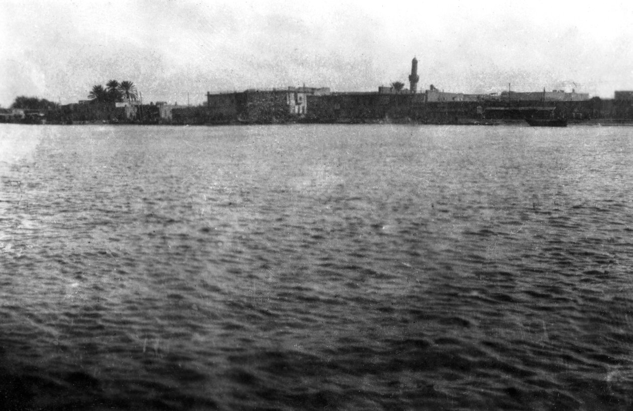 عمارة ، على نهر دجلة ، بلاد ما بين النهرين ، 1918 بواسطة غير معروف