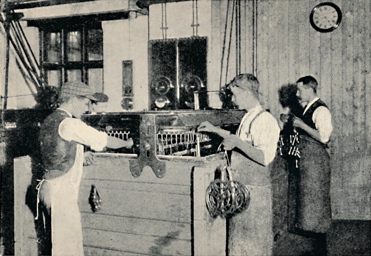جماعة الطلاء الكهربائي ، c1917 بواسطة غير معروف