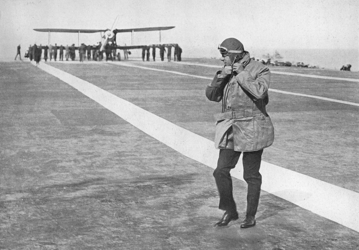مناسبة تاريخية: الملك إدوارد يزيل خوذته الطائرة ، 1936 بواسطة غير معروف