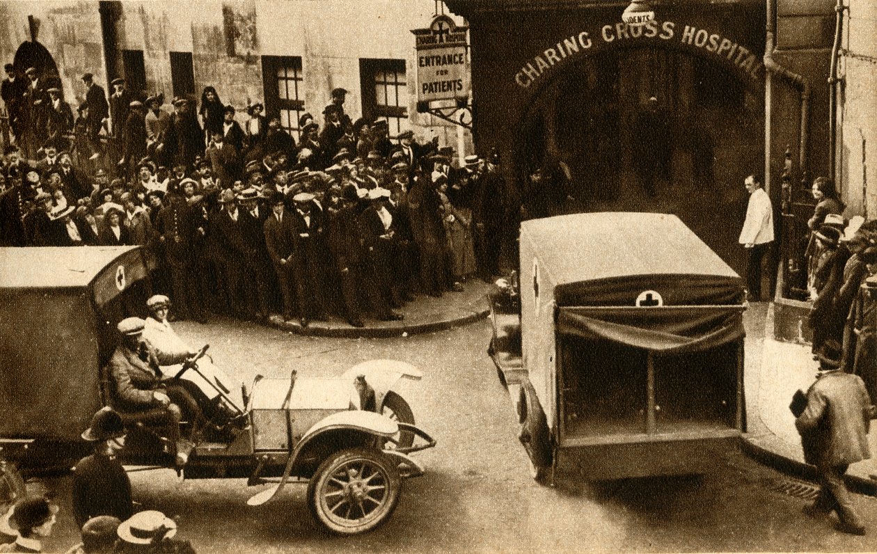 سيارة إسعاف تقود إلى مستشفى Charing Cross مع الضحايا ... ، لندن ، 1914 ، 1933. بواسطة غير معروف