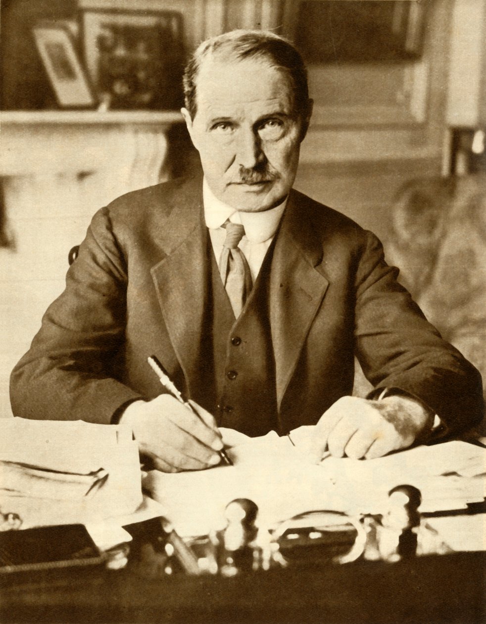 قانون أندرو بونار ، 1922 ، 1935. بواسطة غير معروف