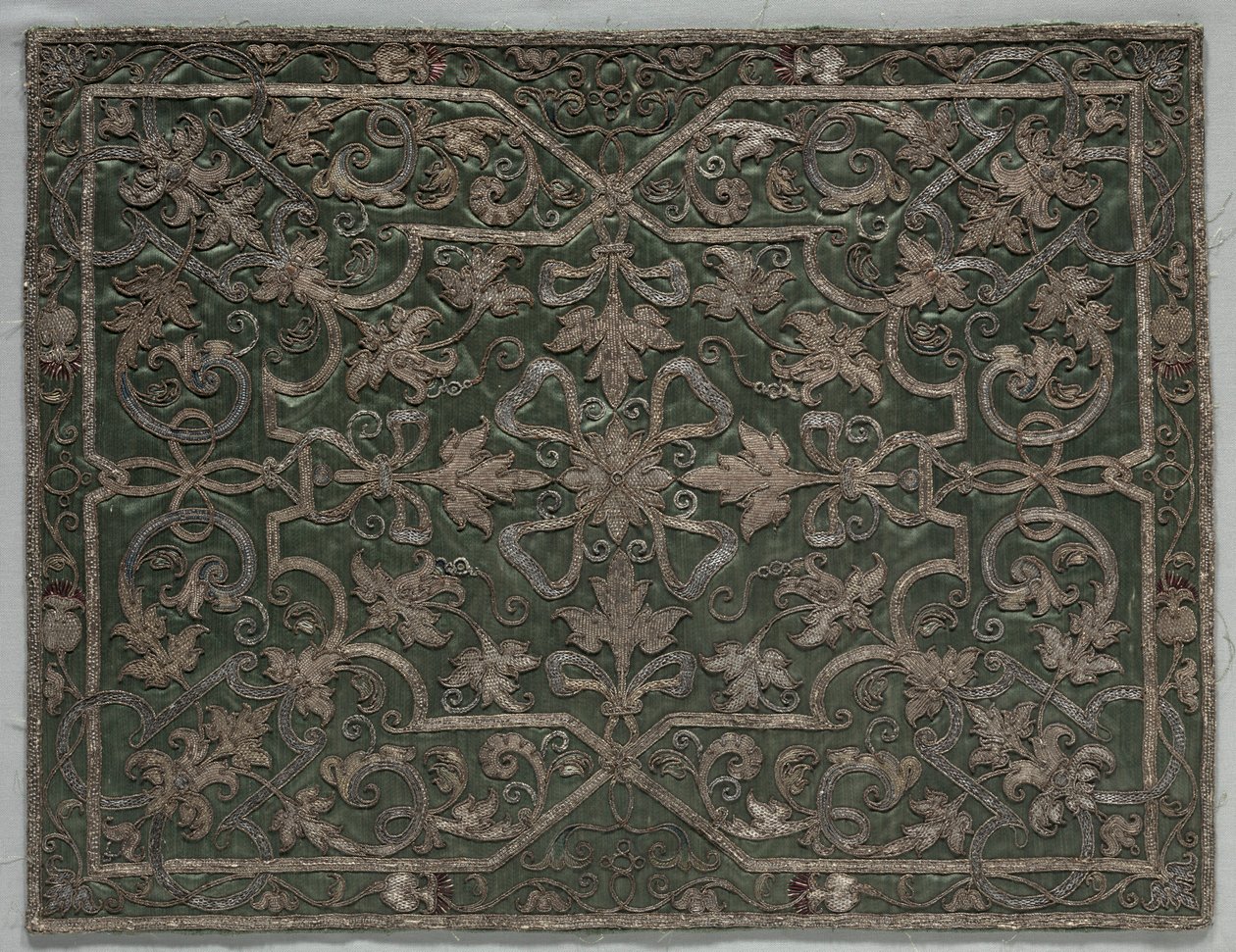 ملابس من Dalmatic ، أوائل القرن السادس عشر. بواسطة غير معروف