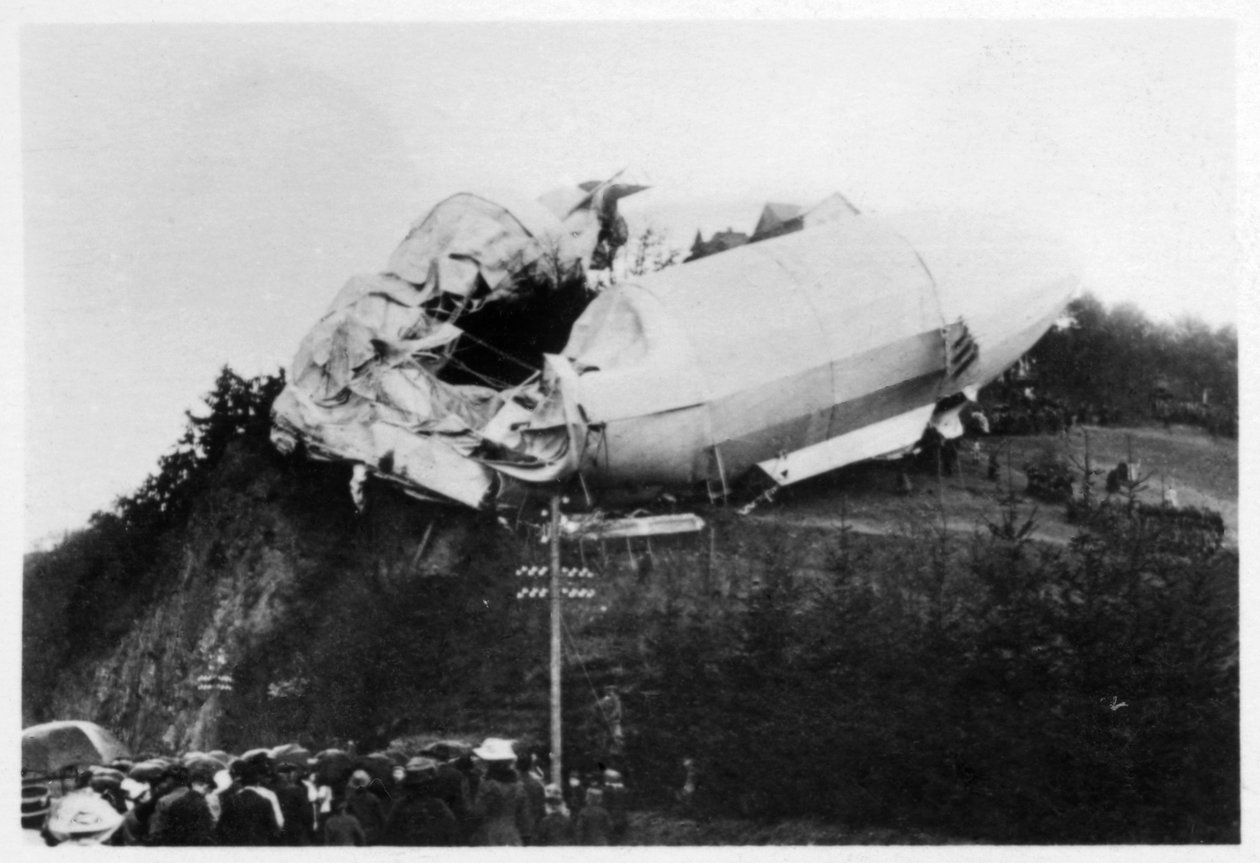 الجيش زيبلين Z2 LZ5 تقطعت بهم السبل بالقرب من Weilburg خلال عاصفة ، ألمانيا ، 1910 1933 بواسطة غير معروف