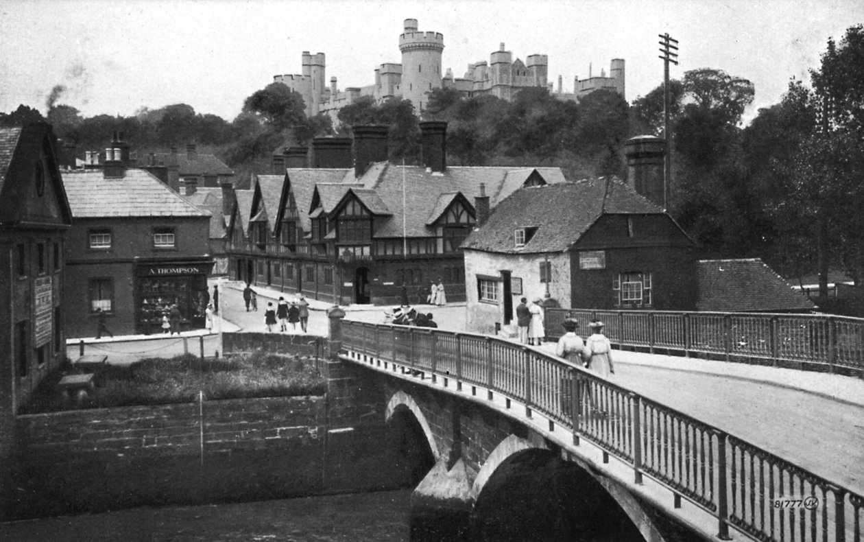 قلعة وجسر أرونديل ، أروندل ، غرب ساسكس ، c1900s-c1920s بواسطة غير معروف