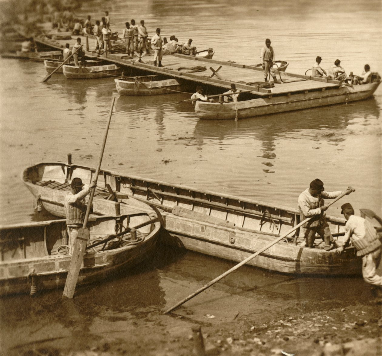 تجميع جسر عائم ، c1914-c1918 بواسطة غير معروف