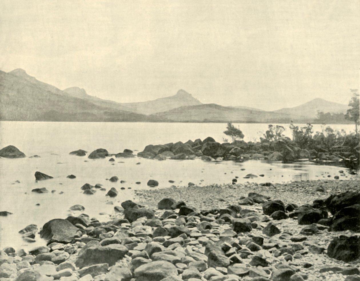 في بحيرة سانت كلير ، 1901. بواسطة غير معروف