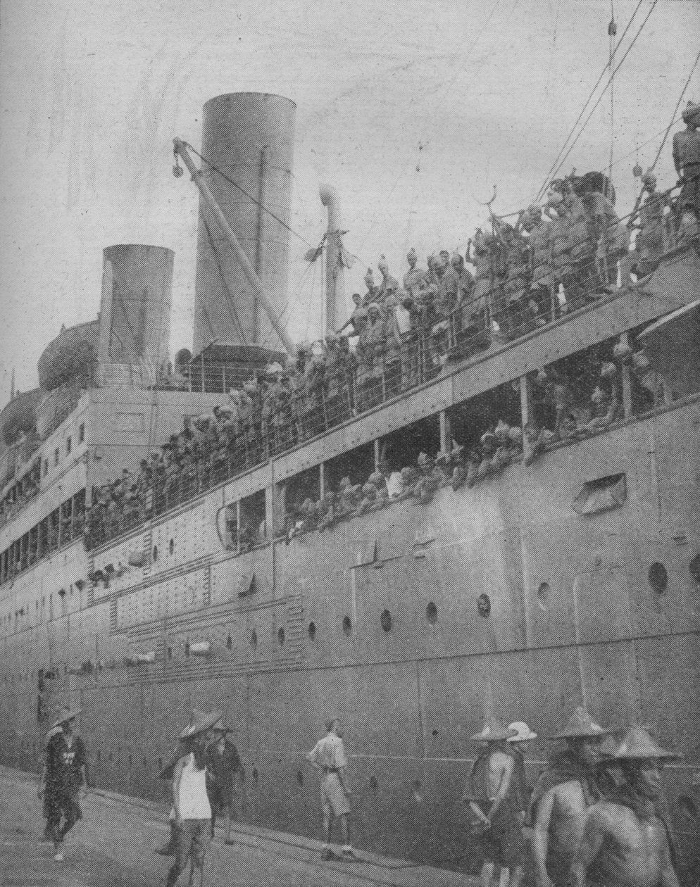 تصل القوات الهندية في سنغافورة للمشاركة في الدفاع عن ميناء الحصن الكبير ، 1941. بواسطة غير معروف