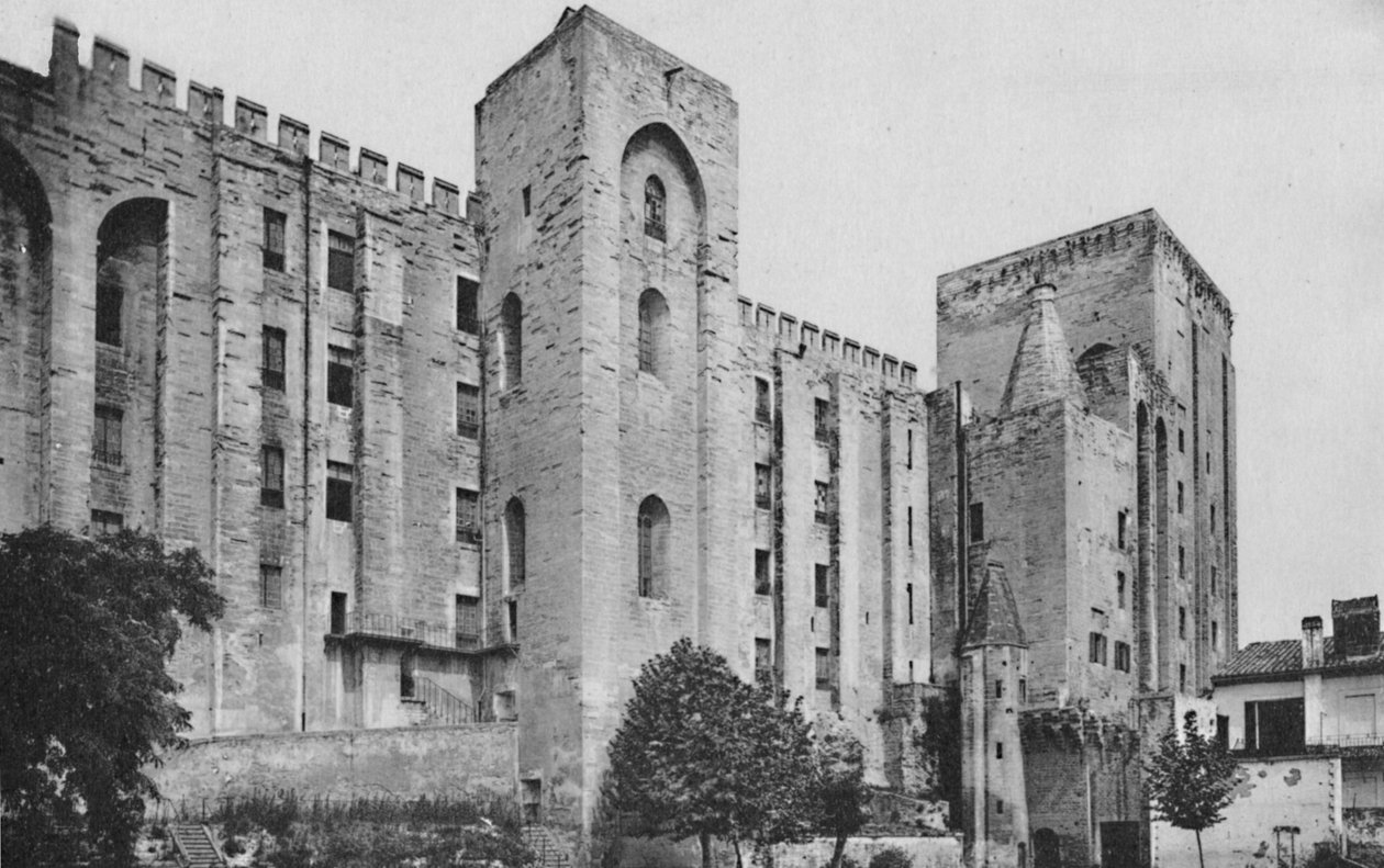 افينيون. - قصر الباباوات سانت جان وأبراج ترويلاس الواجهة الغربية ، 1952 م بواسطة غير معروف
