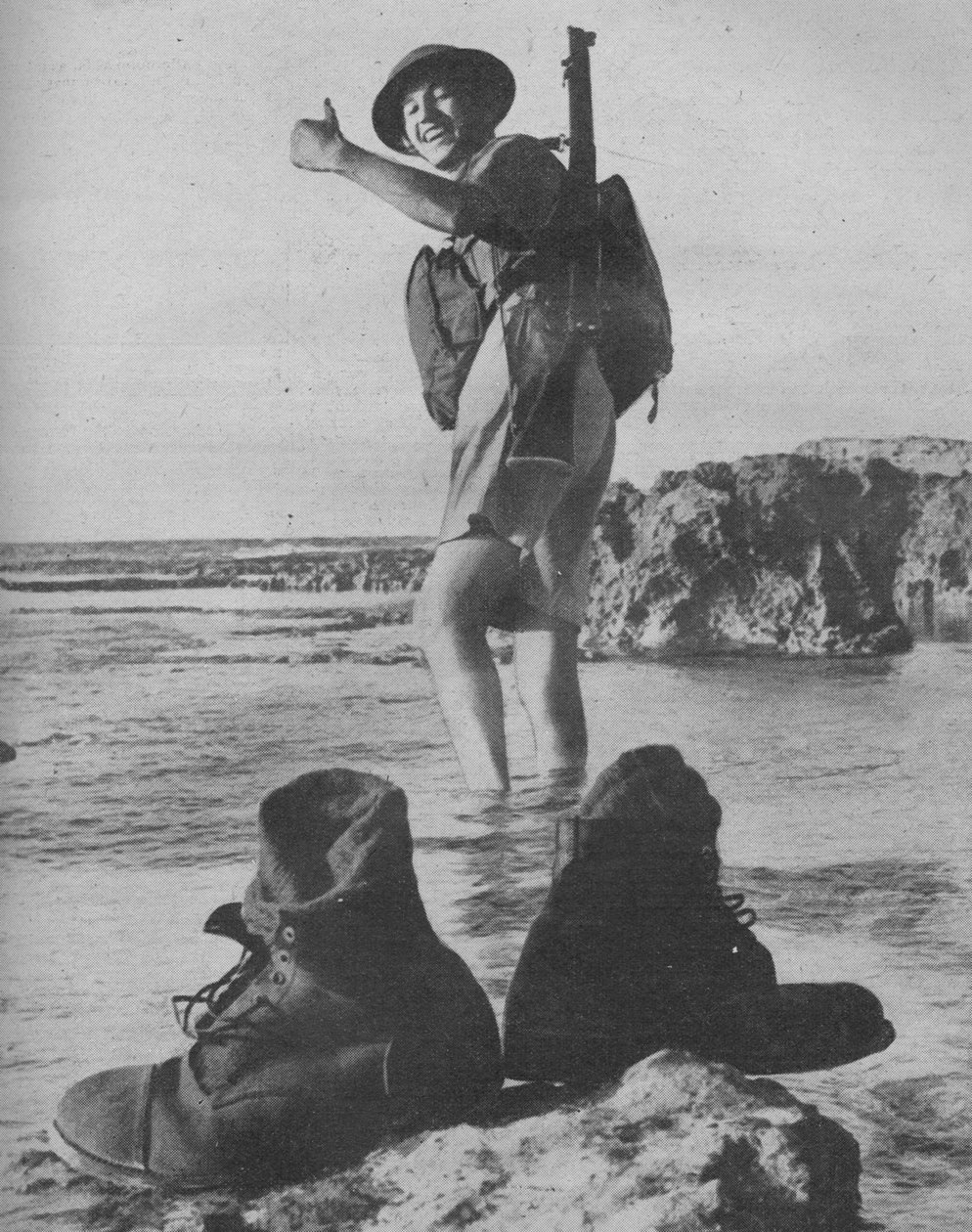 أحذية ، أحذية ، أحذية ، أحذية ، تتحرك صعودا وهبوطا مرة أخرى ..، 1941. بواسطة غير معروف
