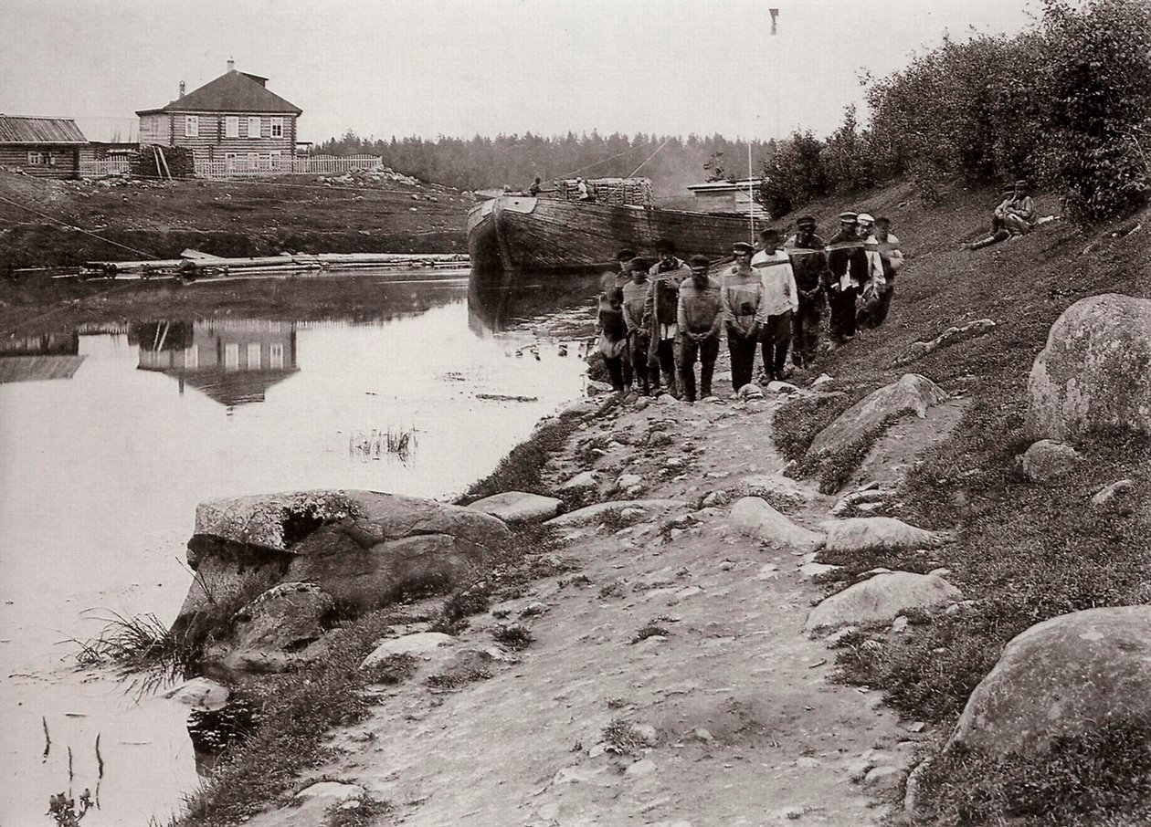 ناقلات بارجة على نهر الفولجا ، روسيا ، c1895 بواسطة غير معروف