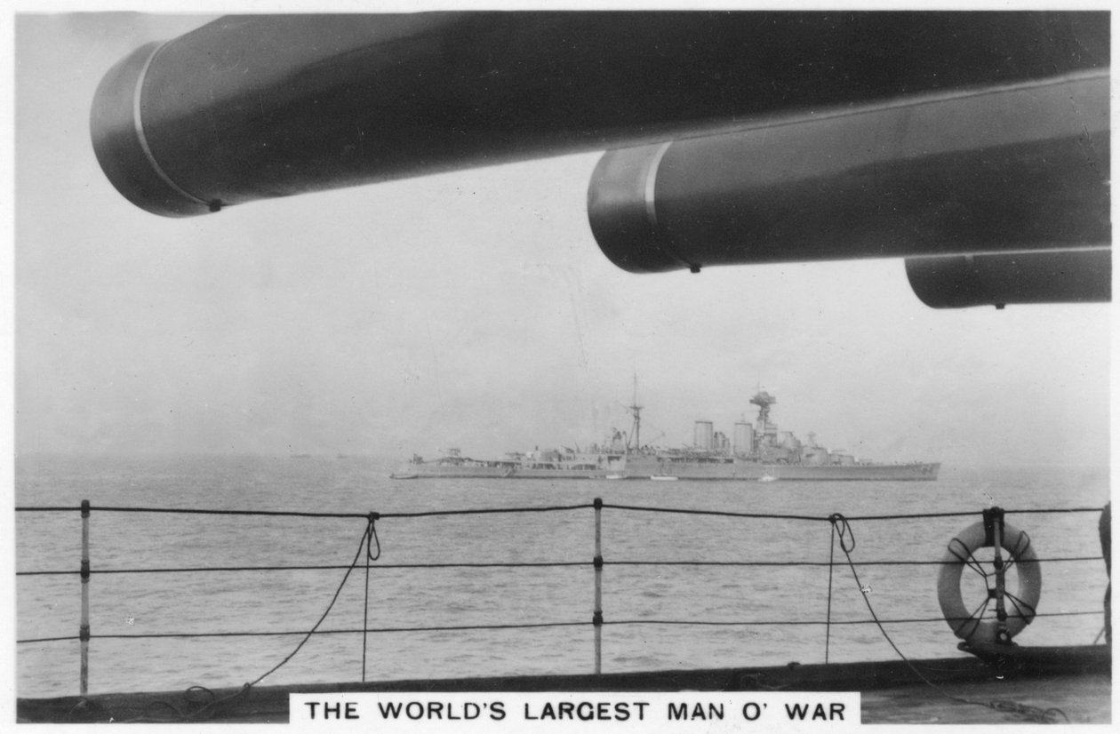 Battlecruiser HMS Hood ، تم مشاهدته من HMS Nelson ، 1937 بواسطة غير معروف