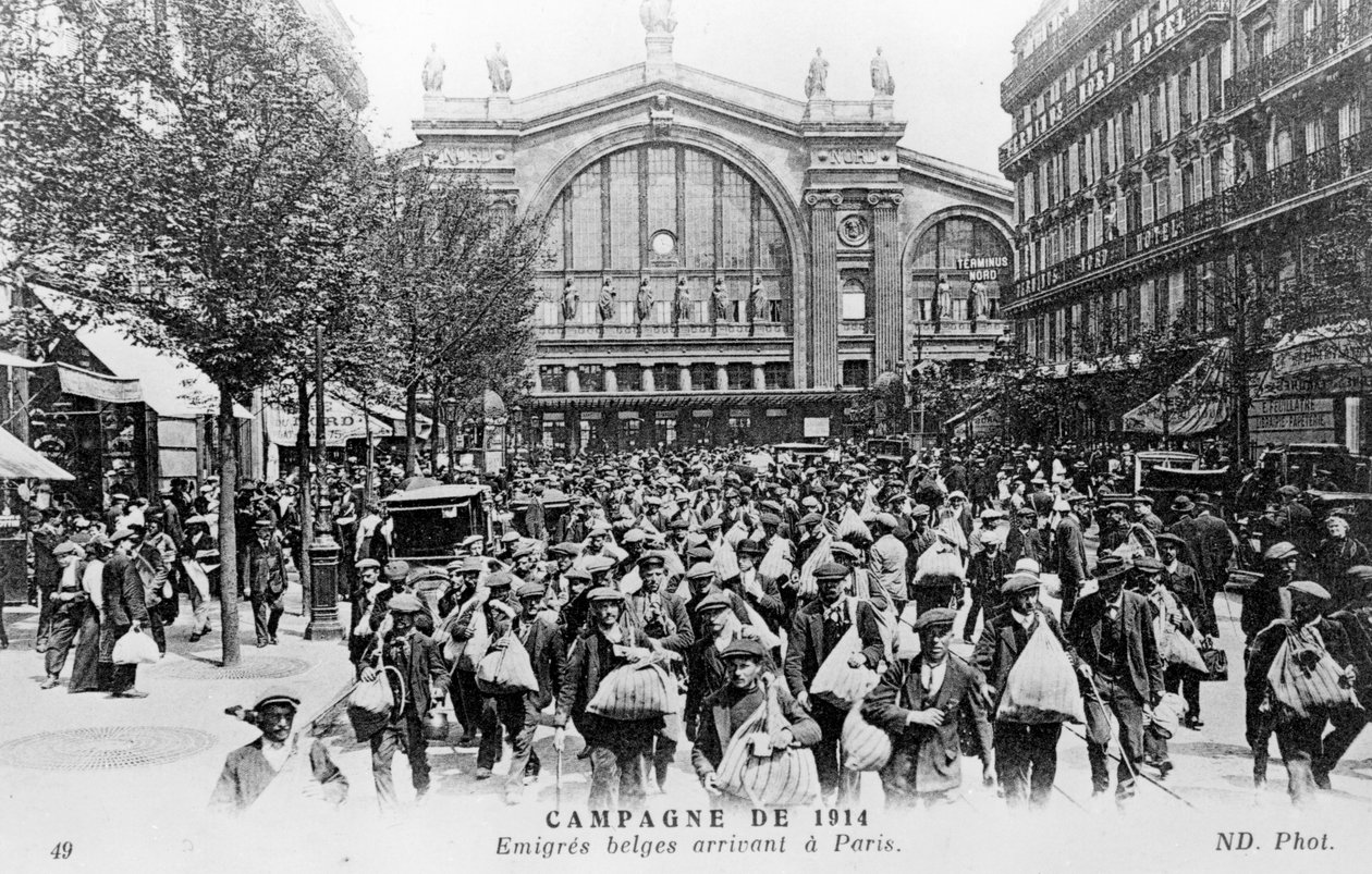 وصول البلجيكيين إلى باريس عام 1914 بواسطة غير معروف