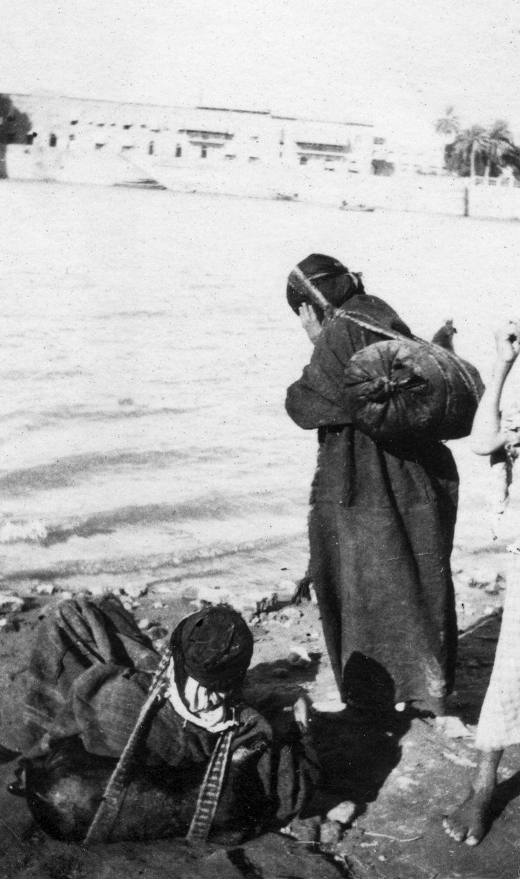 بهستي أو ناقلات المياه ، البصرة ، العراق ، 1917-1919 بواسطة غير معروف