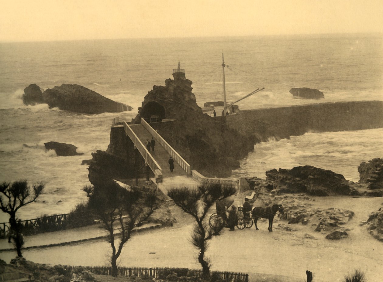 بياريتز - The Rocher de la Vierge ، c1930. بواسطة غير معروف