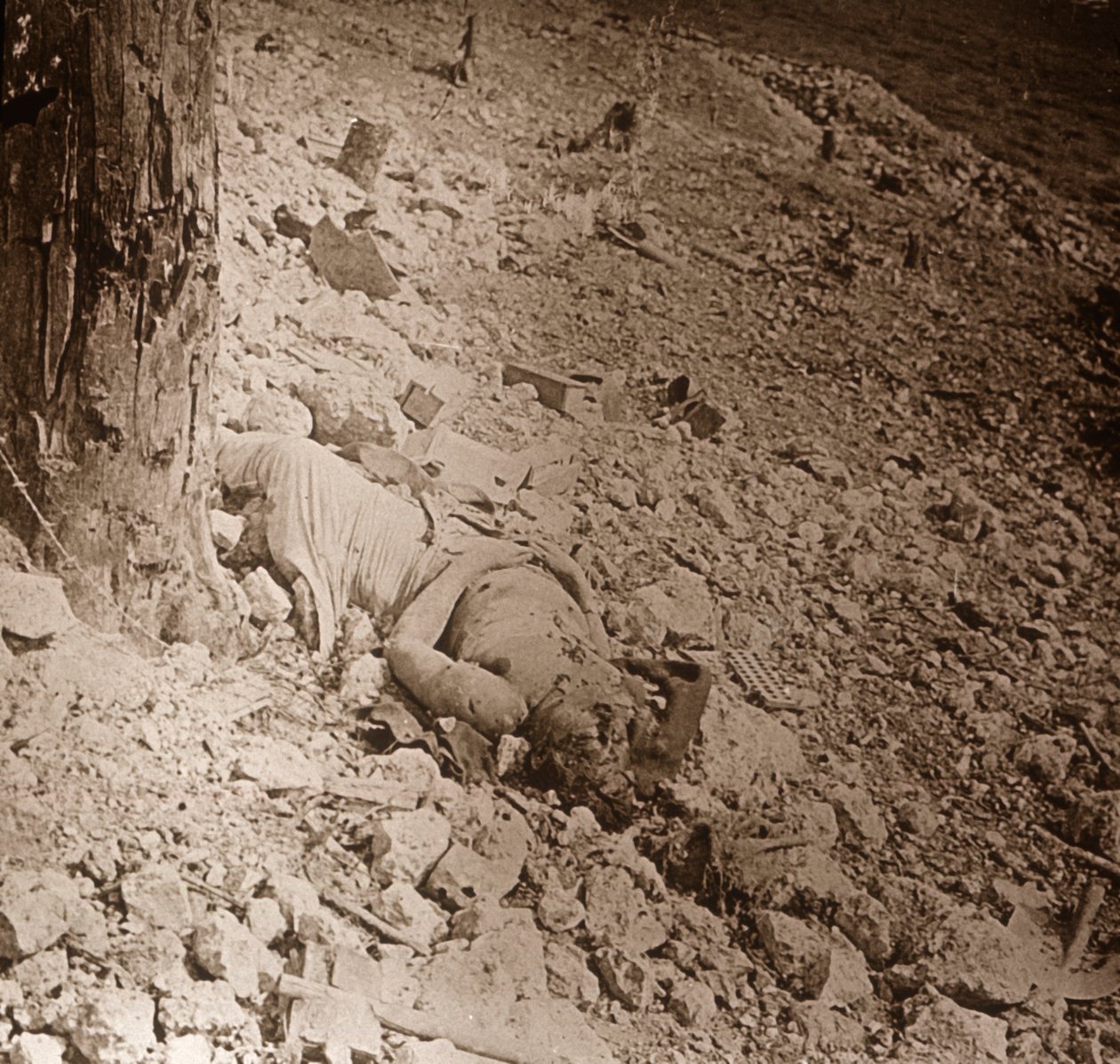 جثة الجندي القتيل ، c1914-c1918 بواسطة غير معروف