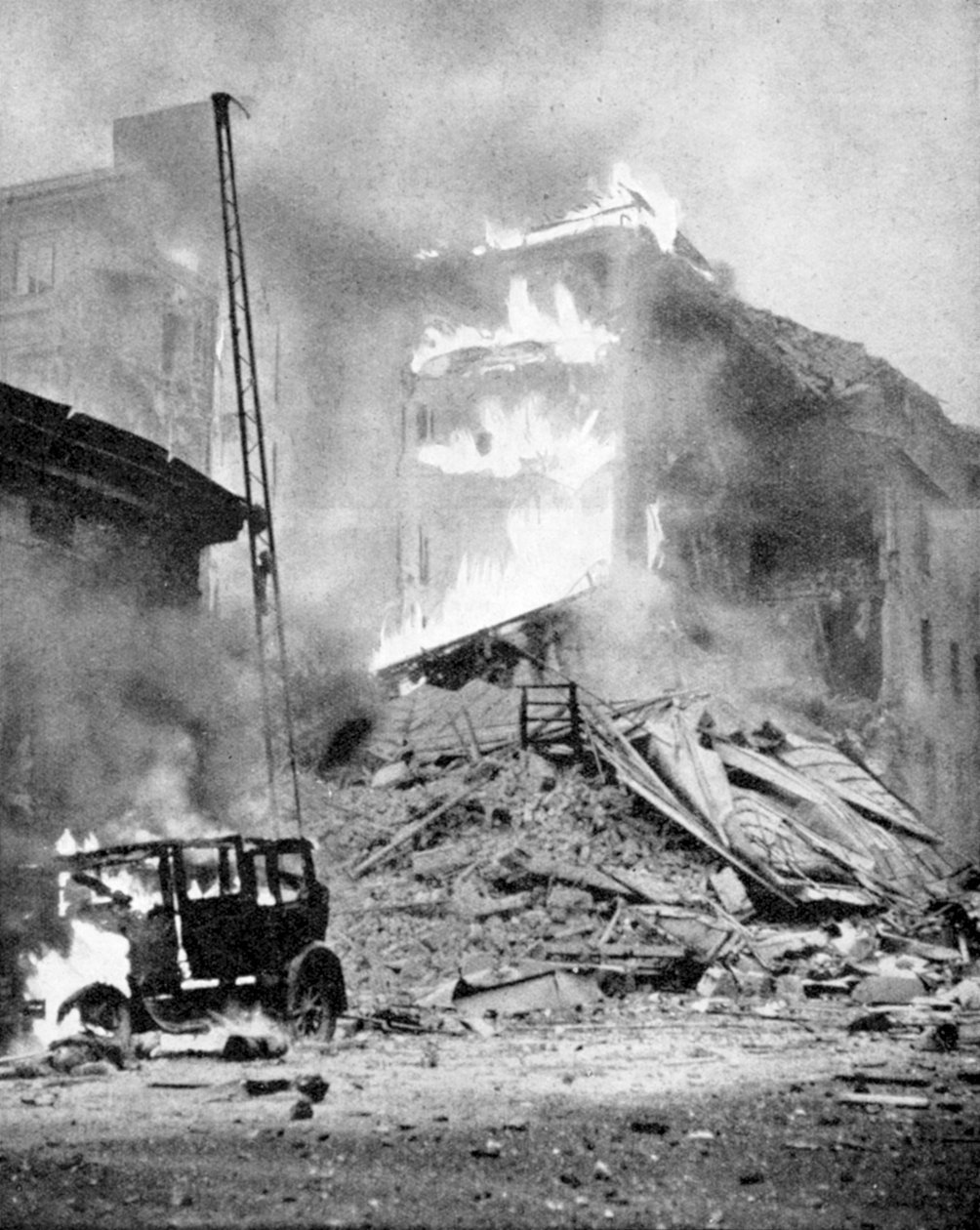 قصف هلسنكي من قبل الروس ، الحرب العالمية 2 ، c1940 بواسطة غير معروف