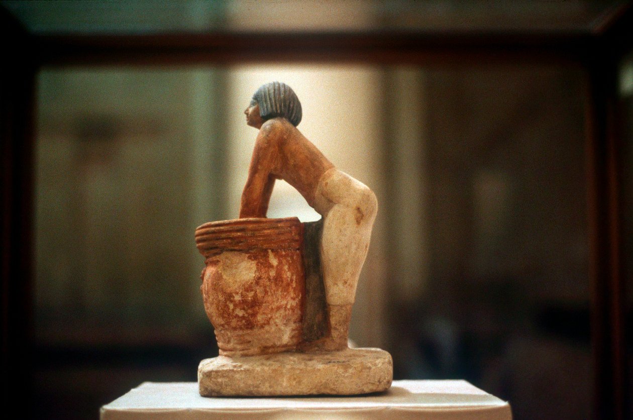 تخمير البيرة ، نموذج المقبرة المصرية من Meketra ، الأسرة التاسعة ، c2160 قبل الميلاد بواسطة غير معروف