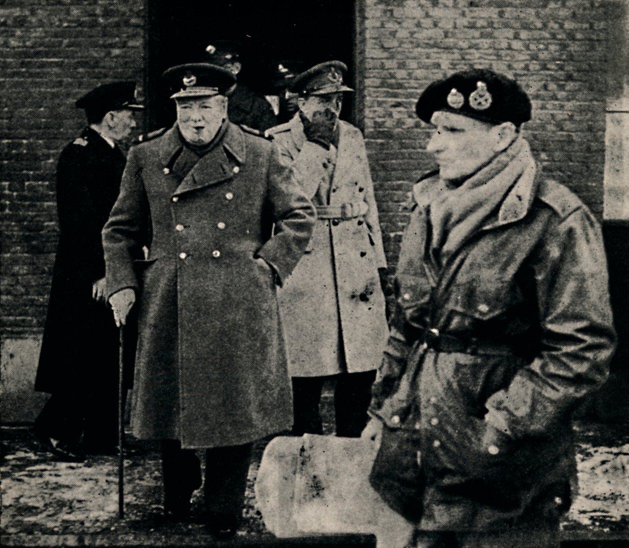 رئيس الوزراء البريطاني يزور الجبهة الغربية ، 1944 ، 1945. بواسطة غير معروف
