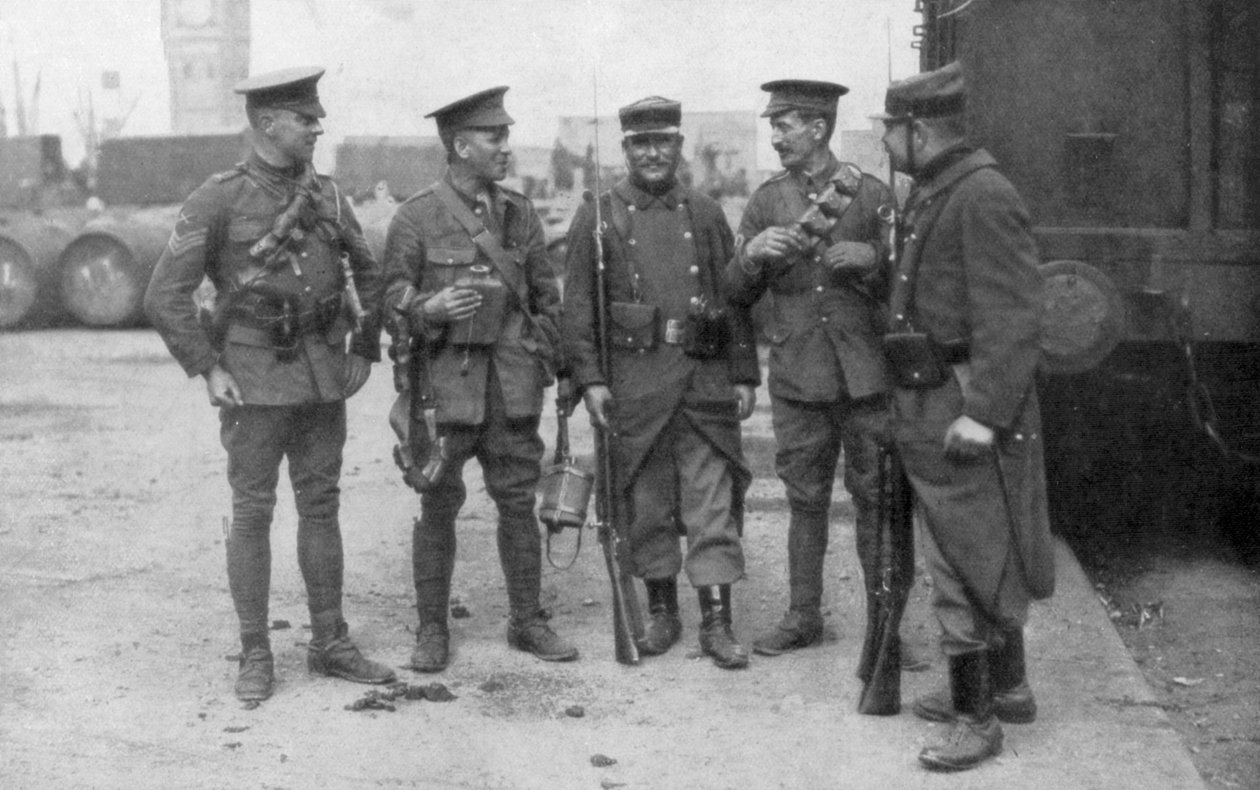 تآخى القوات البريطانية والفرنسية ، فرنسا ، أغسطس 1914 بواسطة غير معروف