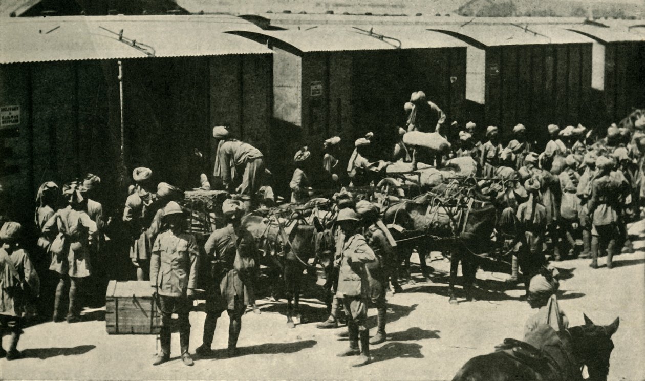الجنود البريطانيون والهنود في بومباي ، الهند ، الحرب العالمية الأولى ، 1914 ، c1920. بواسطة غير معروف