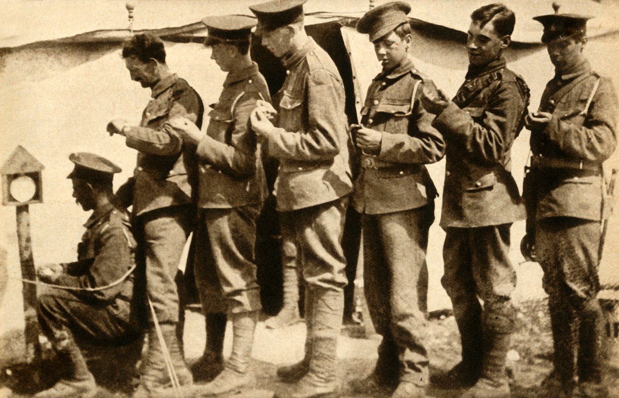 قام الجنود البريطانيون بمزامنة ساعاتهم على الخط الأمامي ، الحرب العالمية الأولى ، 1914-1918 ، 1933. بواسطة غير معروف