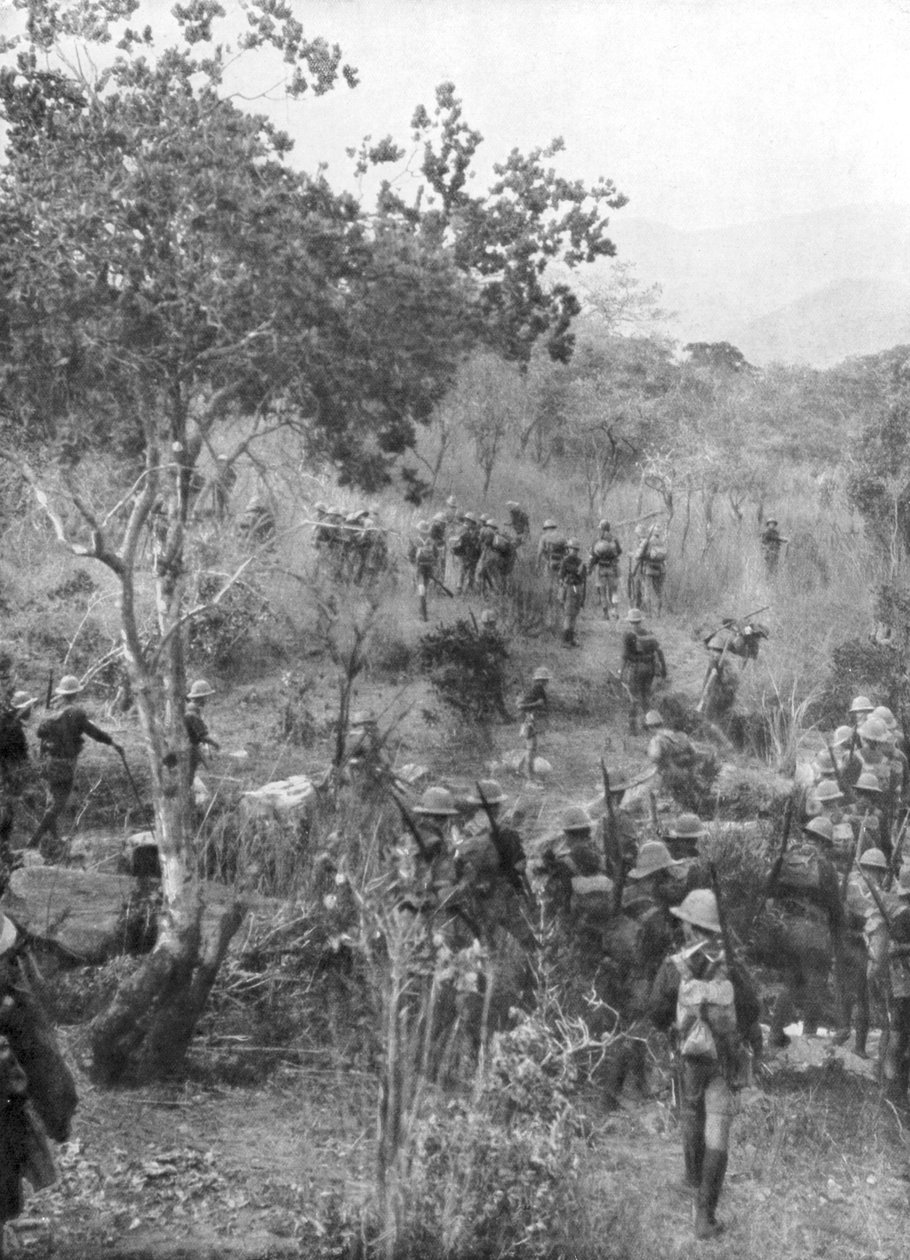 القوات البريطانية في الأدغال على حدود شرق أفريقيا الألمانية ، الحرب العالمية الأولى ، 1915 بواسطة غير معروف