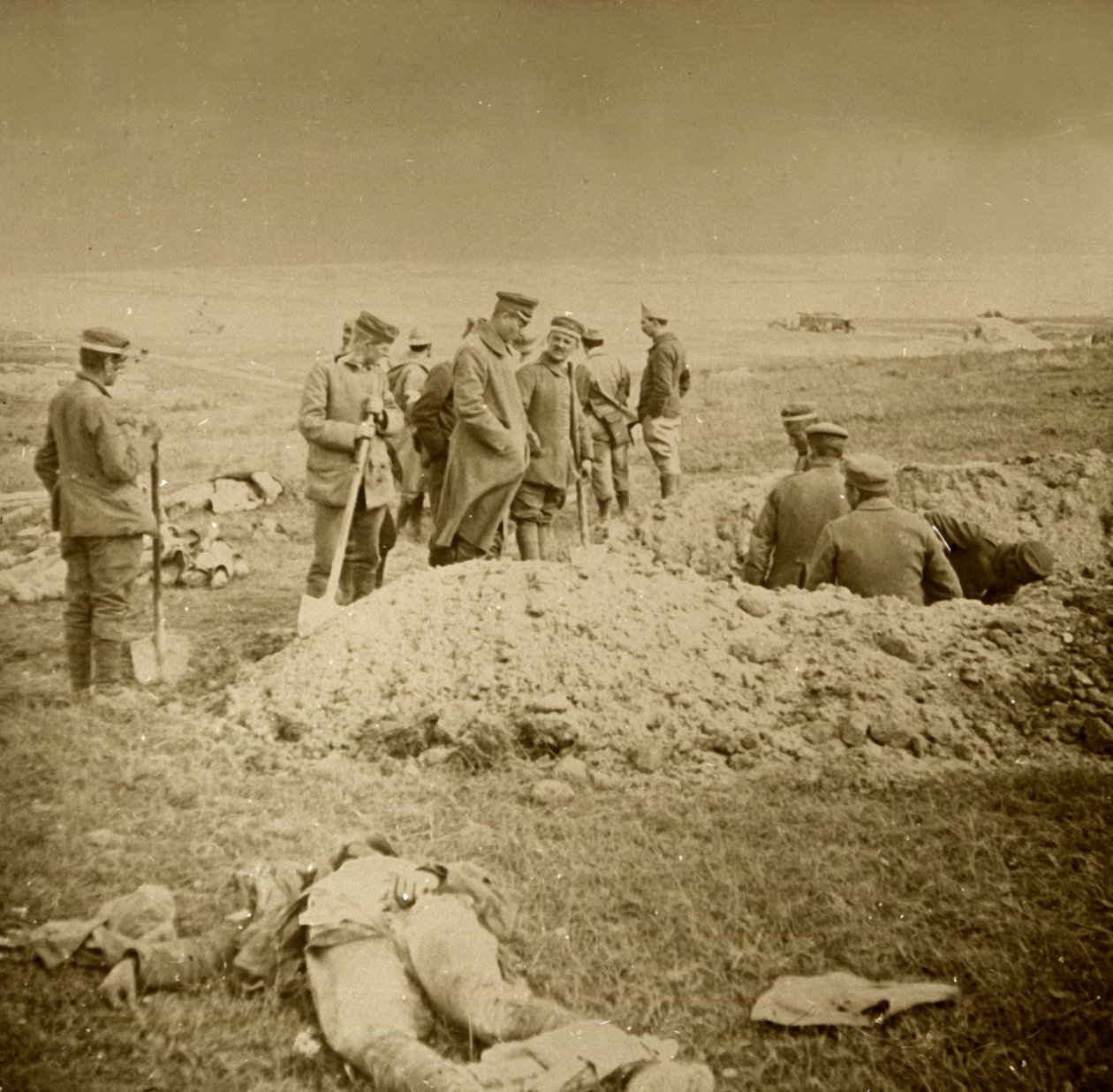 دفن الجثث ، Sainte-Marie-à-Py ، شمال فرنسا ، c1914-c1918. بواسطة غير معروف