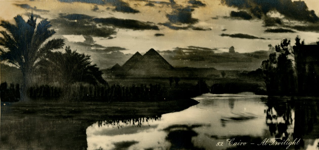 القاهرة - في الشفق ، c1918-c1939. بواسطة غير معروف