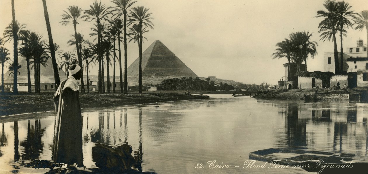 القاهرة - وقت الفيضان بالقرب من الأهرامات ، c1918-c1939. بواسطة غير معروف