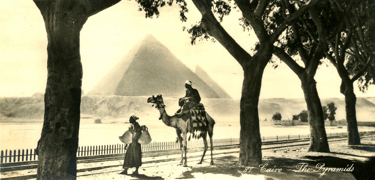 القاهرة - الأهرامات c1918-c1939. بواسطة غير معروف