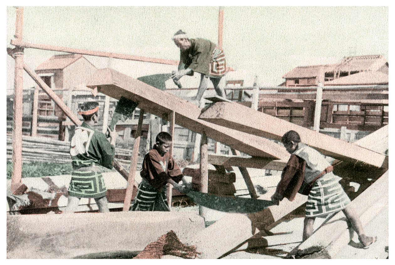 النجارين في العمل ، اليابان ، 1904 بواسطة غير معروف