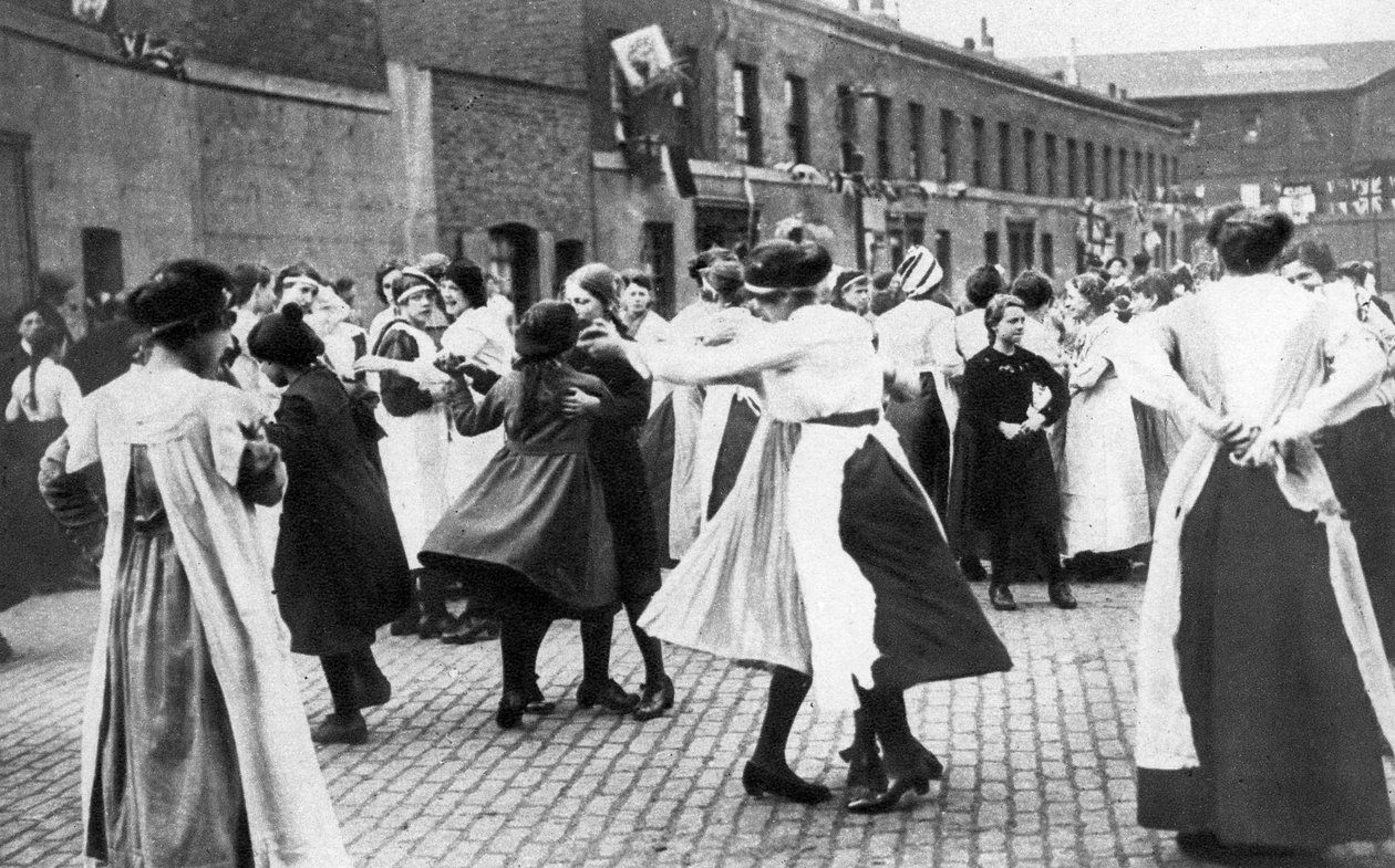 الاحتفال بنهاية الحرب العالمية الأولى ، 1918 ، 1935 بواسطة غير معروف