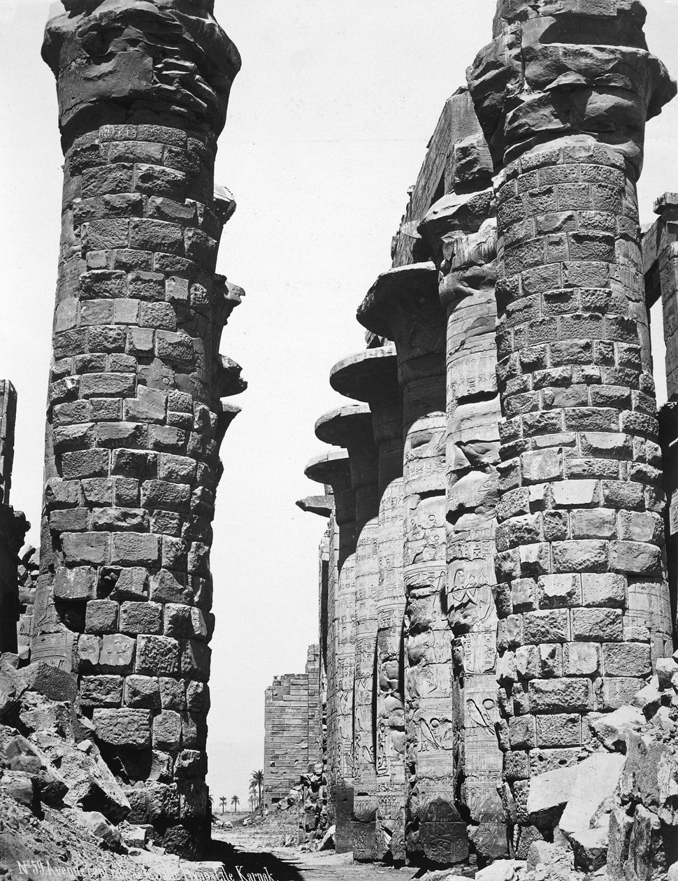 الزقاق المركزي للمعبد الكبير في الكرنك ، مصر ، 1878 بواسطة غير معروف