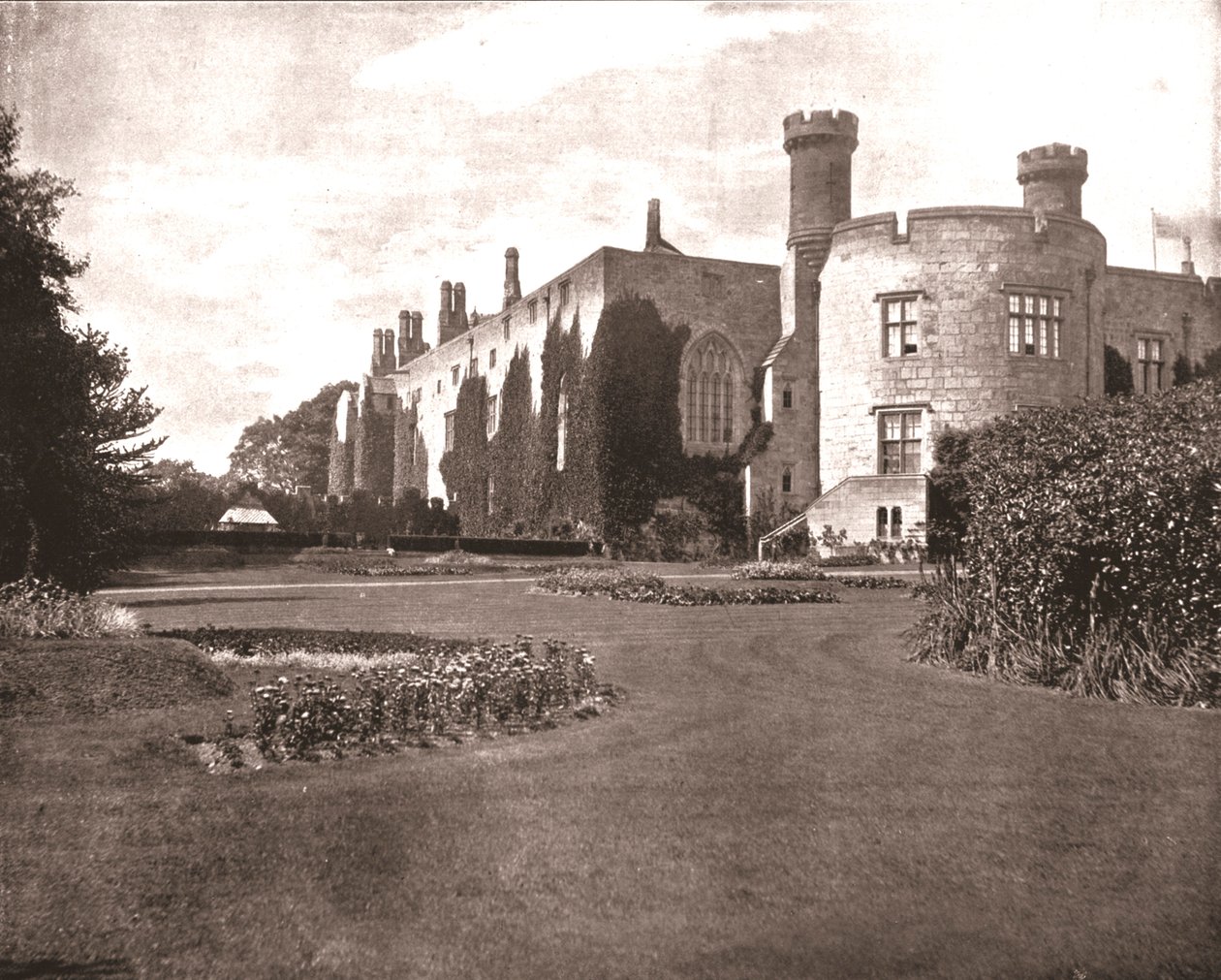قلعة Chirk ، Chirk ، Wrexham ، ويلز ، 1894. بواسطة غير معروف
