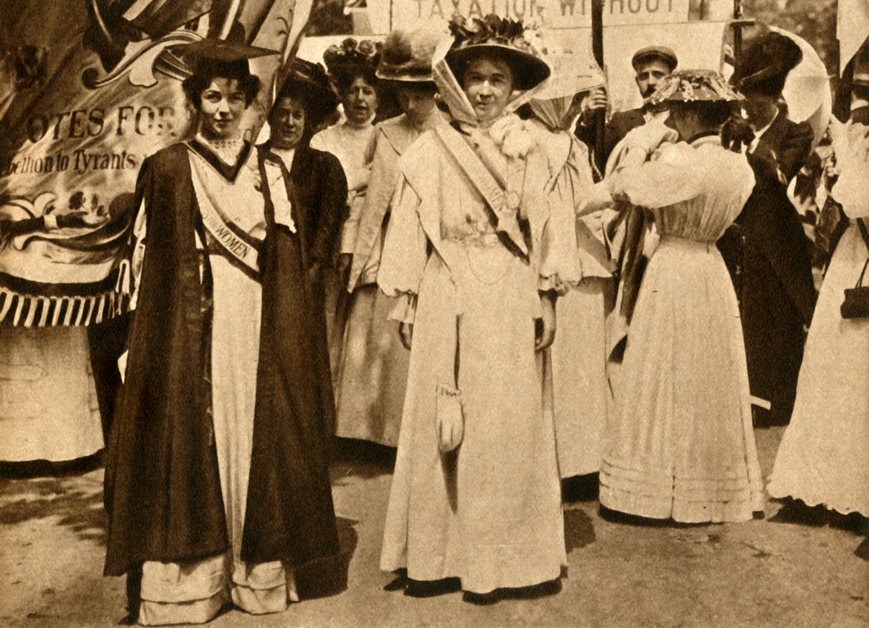 Christabel Pankhurst and Emmeline Pethick-Lawrence، Hyde Park، London، 21 June 1908، 1933. بواسطة غير معروف