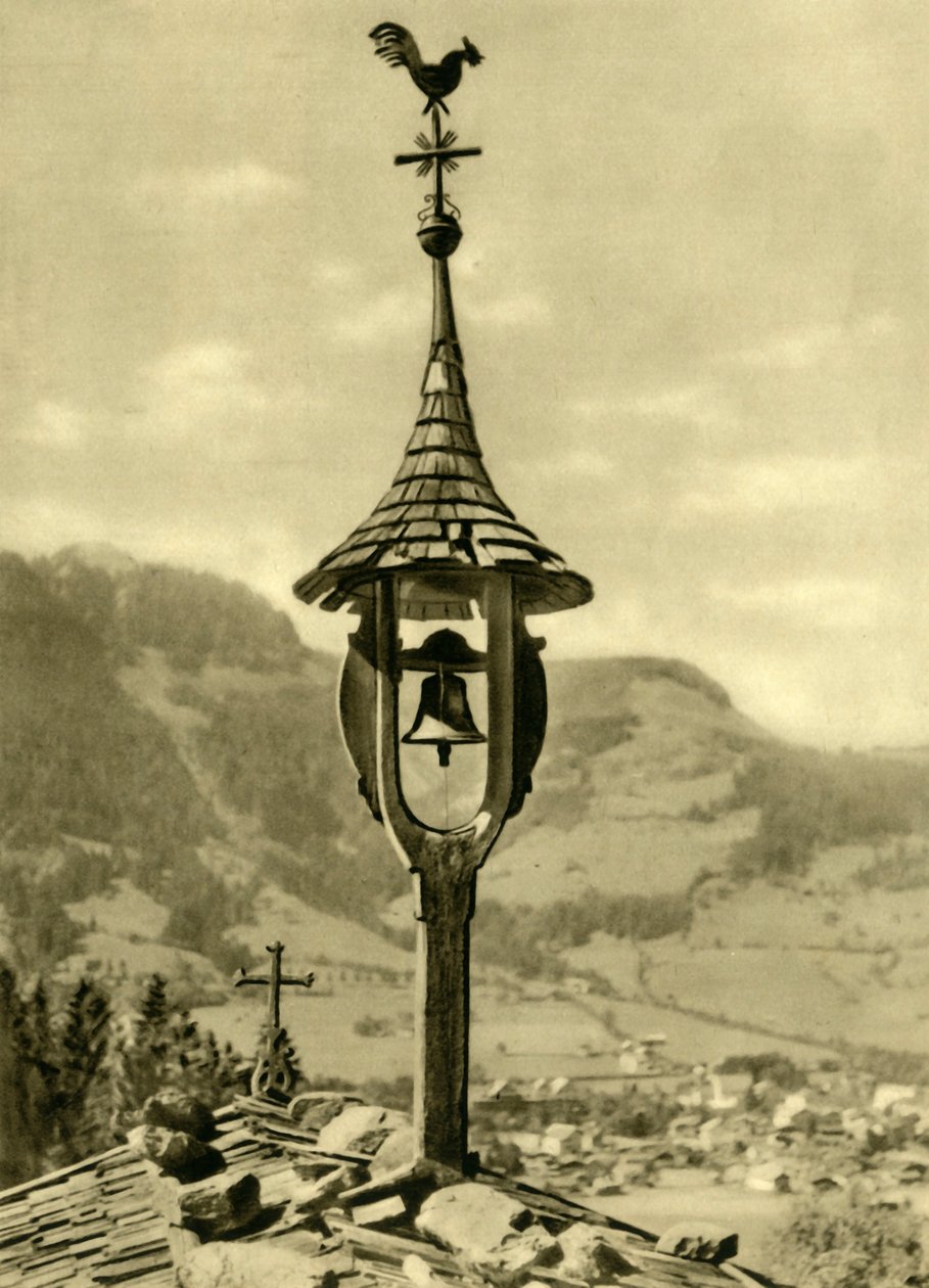 جرس الكنيسة وريشة الطقس ، كيتزبوهيل ، تيرول ، النمسا ، c1935. بواسطة غير معروف