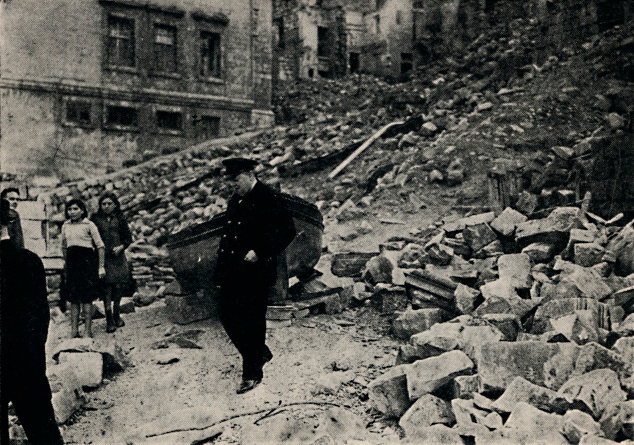 تشرشل يزور مالطا المعادية ، 1943 ، 1945. بواسطة غير معروف