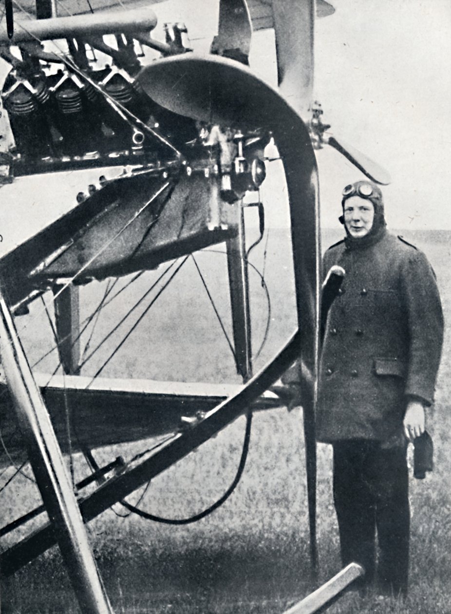 أصبح تشرشل مهتمًا بالطائرات وتنبأ بأكبر الاحتمالات ، 1914 ، 1945 بواسطة غير معروف