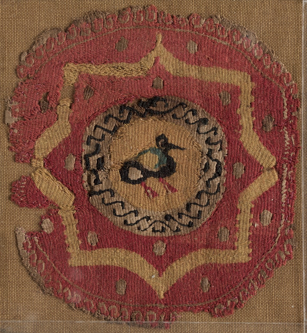 مقطع دائري مع نجمة ثمانية طائر وطيور ، 600 - 700s. بواسطة غير معروف