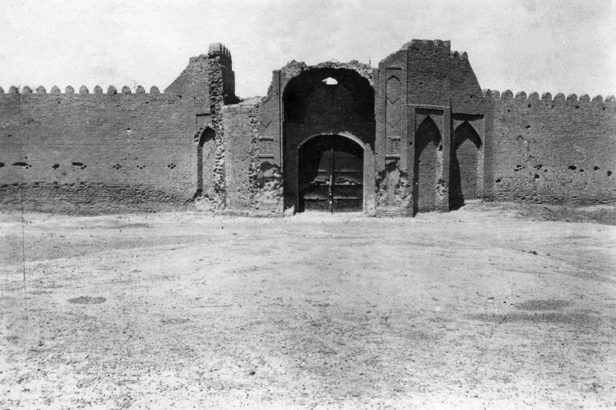 بوابة المدينة ، سامراء ، بلاد ما بين النهرين ، 1918 بواسطة غير معروف