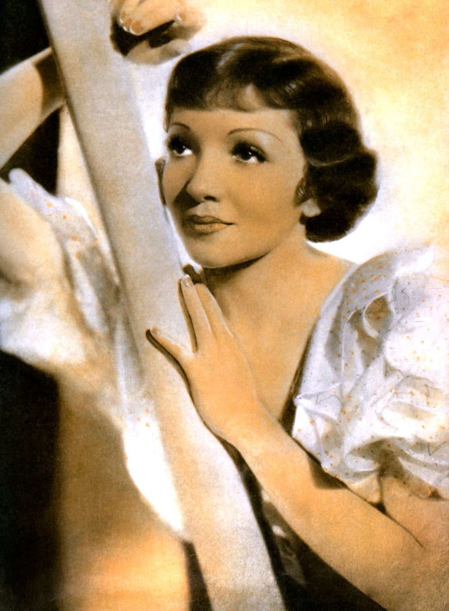 كلوديت كولبير ، ممثلة أمريكية فرنسية المولد ، 1934-1935 بواسطة غير معروف