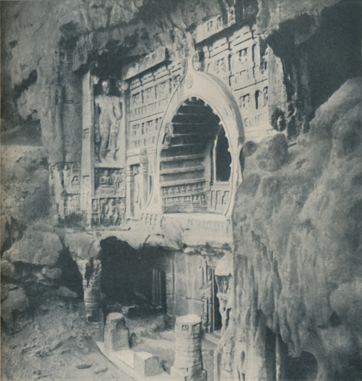 الأعمدة والقوس المنحوتة المحفورة من الصخرة بمهارة عجيبة ، c1935 بواسطة غير معروف