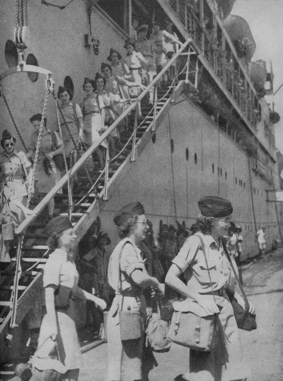 المجيء إلى أشور في سنغافورة ، 1945 بواسطة غير معروف