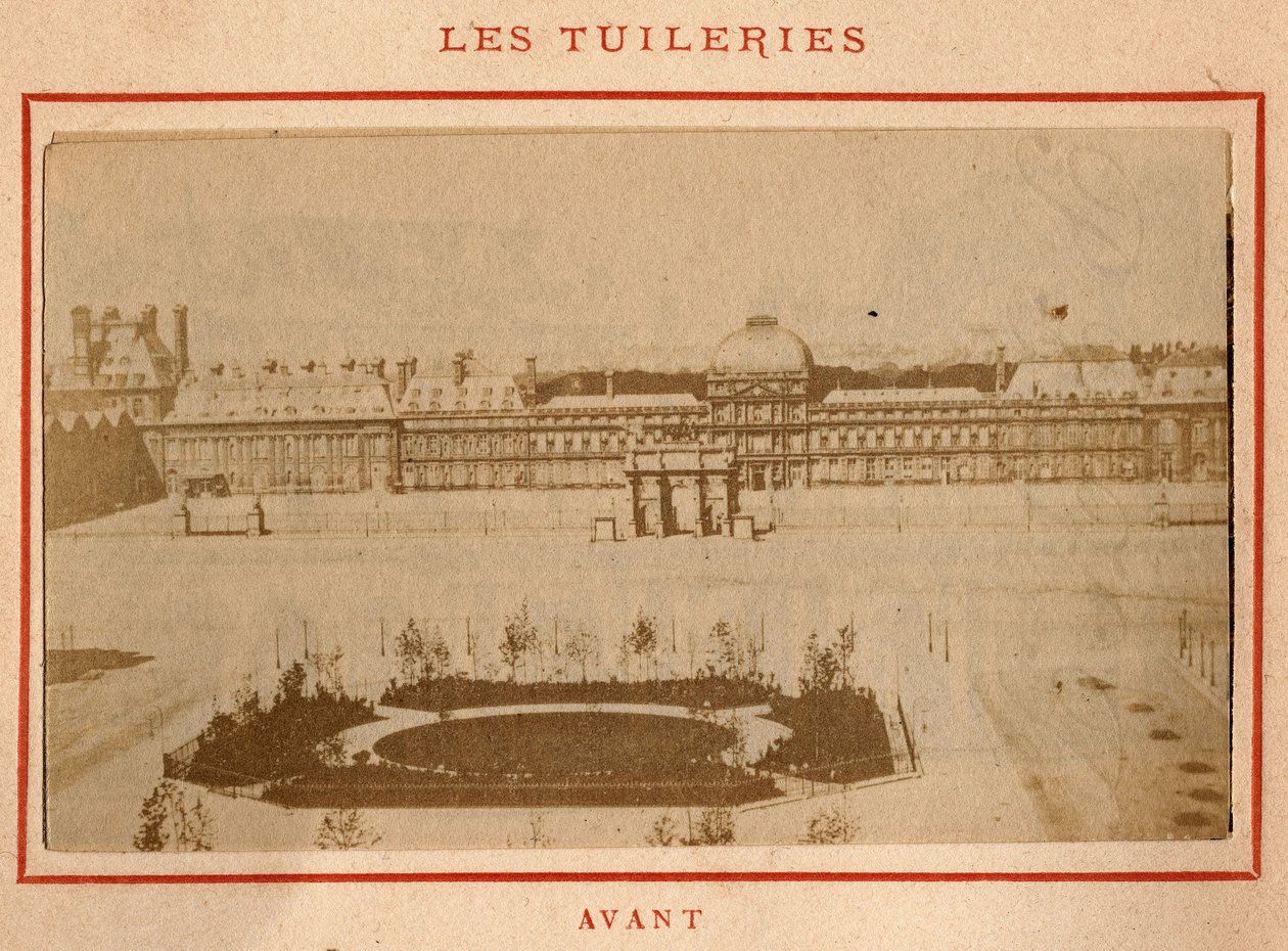 كومونة باريس (1871): منظر لقصر التويلري في باريس قبل حريق مايو 1871. صورة بيير بيتيت. طباعة على كرتون ، خافت. 9x5،4 سم بواسطة غير معروف