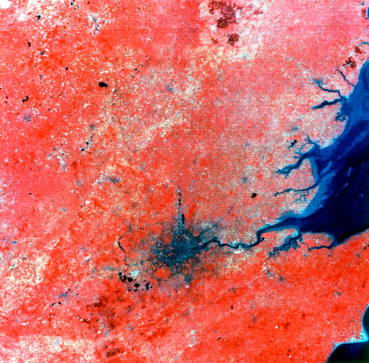 صورة مركبة للندن التقطتها لاندسات 2 ، 29 يوليو 1975 بواسطة غير معروف