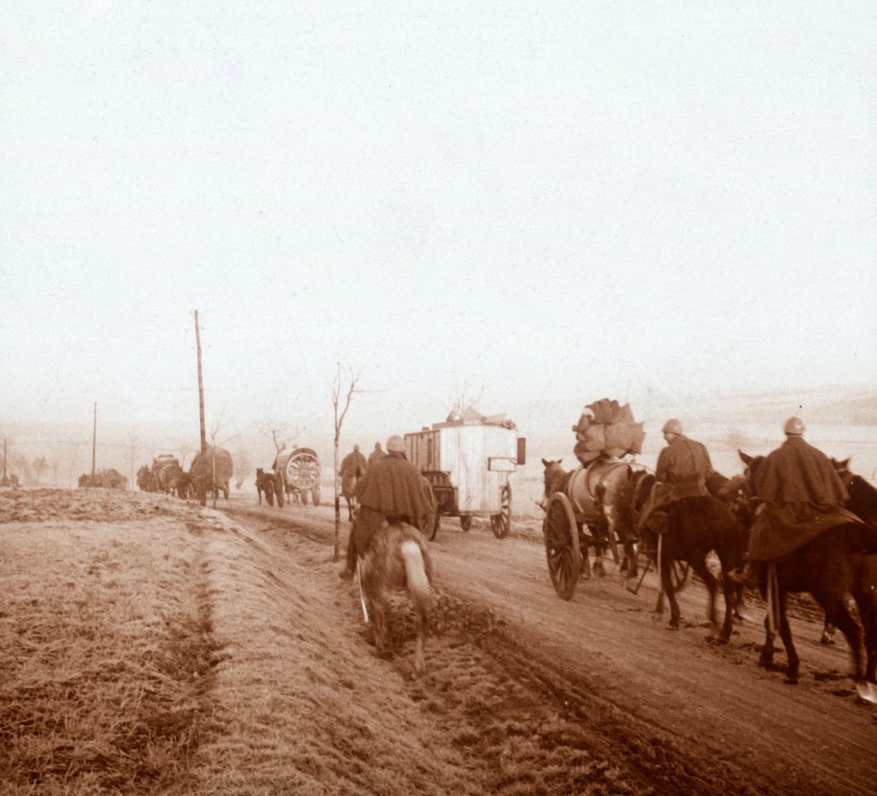 قافلة ، جينيكورت ، شمال فرنسا ، 1916 بواسطة غير معروف