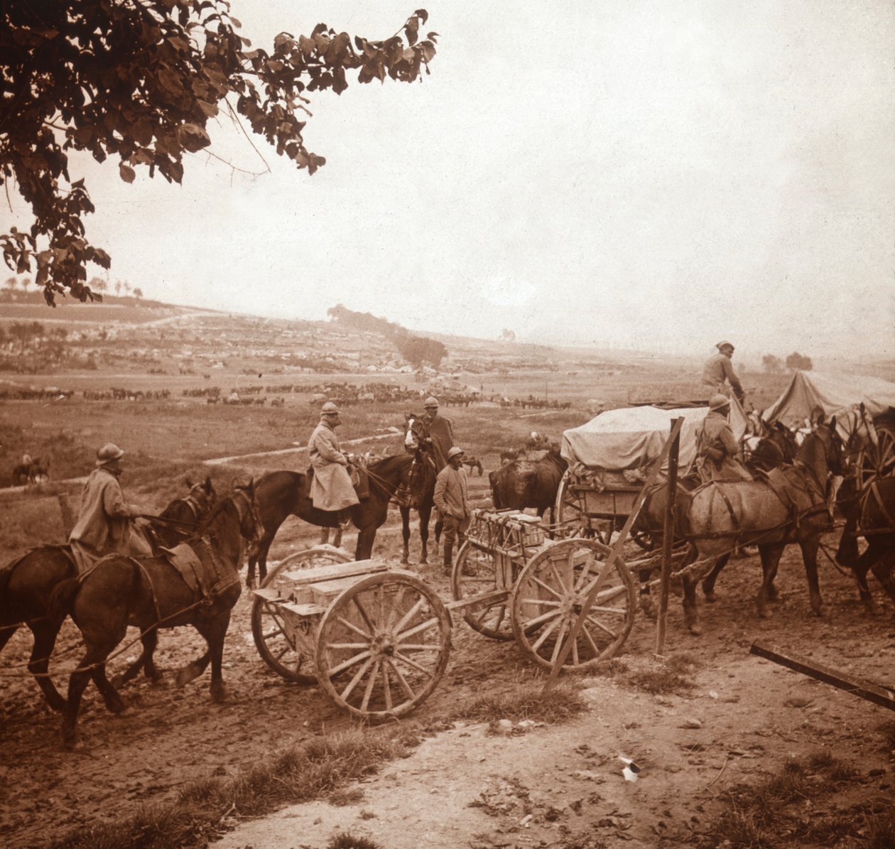 قافلة ، جينيكورت ، شمال فرنسا ، 1916 بواسطة غير معروف